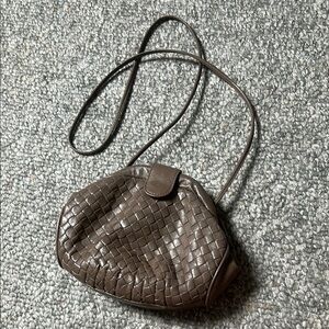 Vintage clamshell leather woven purse